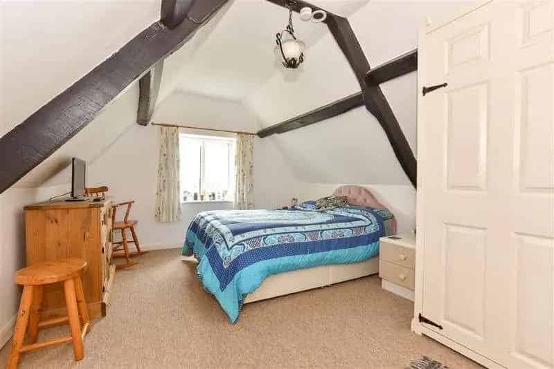 2 Bed Semi-Detached Cottage For Sale