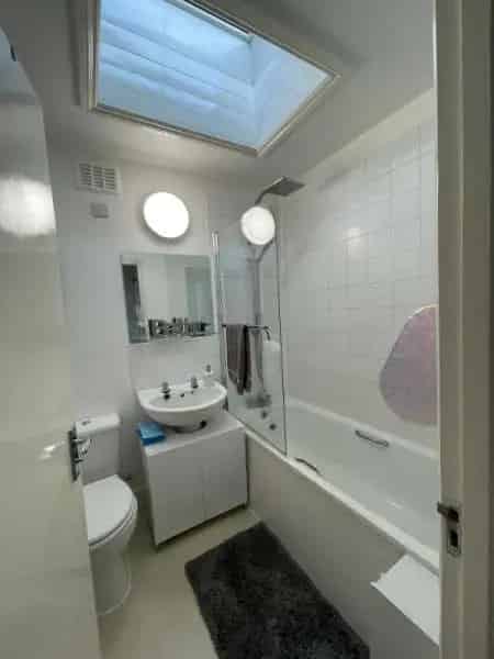 1 Bedroom Street Property with Large Kitchen and Roof Terrace