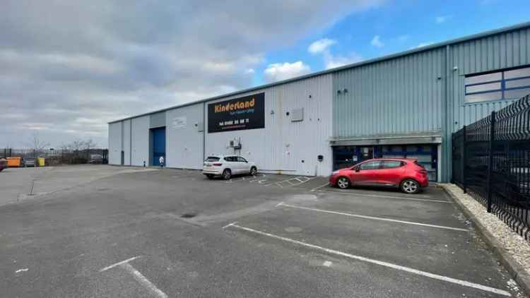 Steel Portal Frame Industrial Unit with Secure Yard and Office Space
