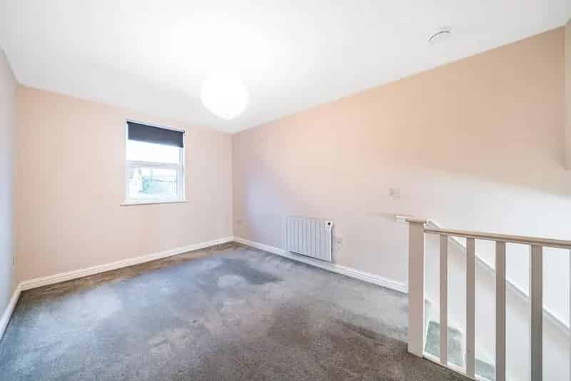 Modern One Bedroom Flat near Norbiton Station - Close to Waterloo