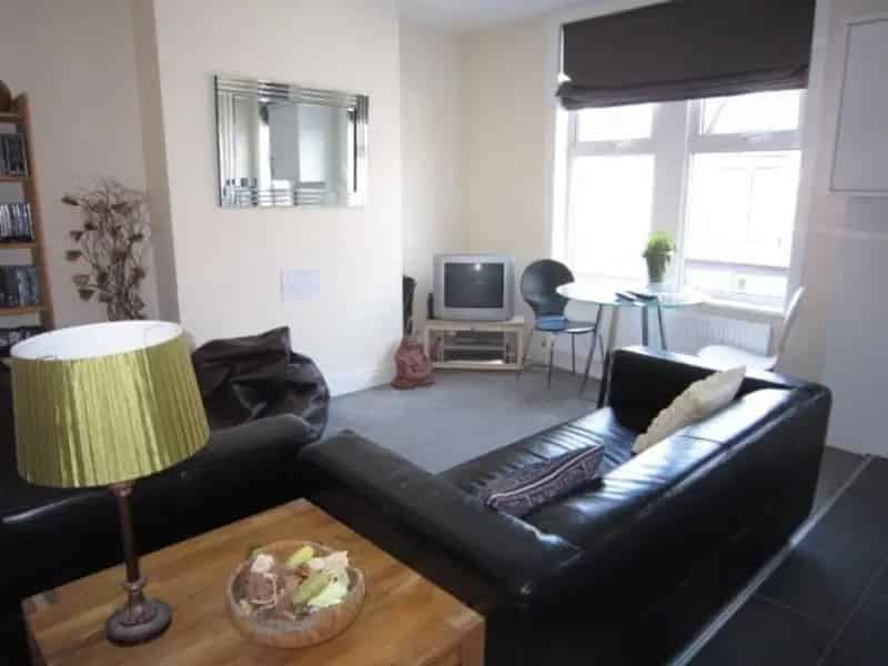 3 Bedroom Flat To Rent Available September 17 2025