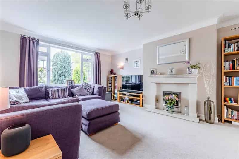 Four Bedroom Semi Detached House Horsforth