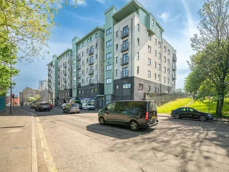 2 Bedroom Flat to Rent in Leith, Edinburgh