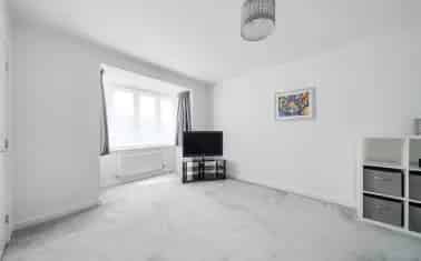 3-Bedroom Detached House with Garage and Garden