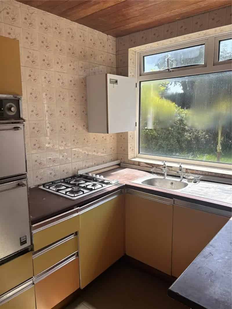 3 Bed Semi-Detached House with Huge Potential to Extend