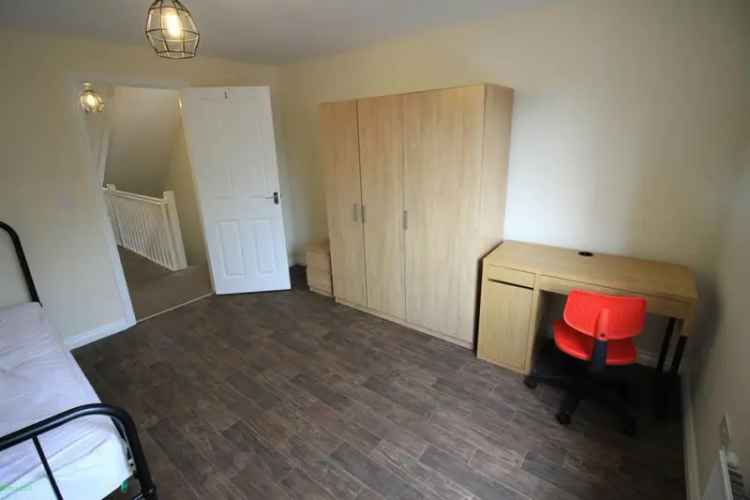 4 bedroom terraced house to rent