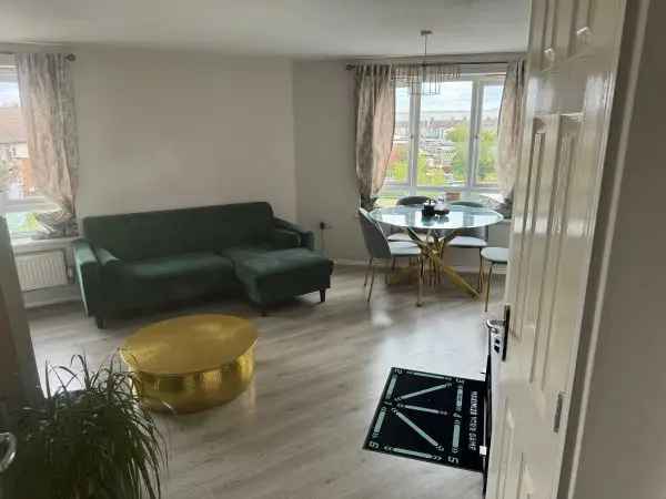 Flat For Rent in Thurrock, England