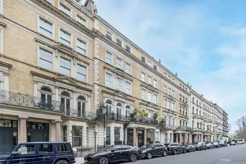 3 Bedroom Flat for Sale in Kensington De Vere Gardens