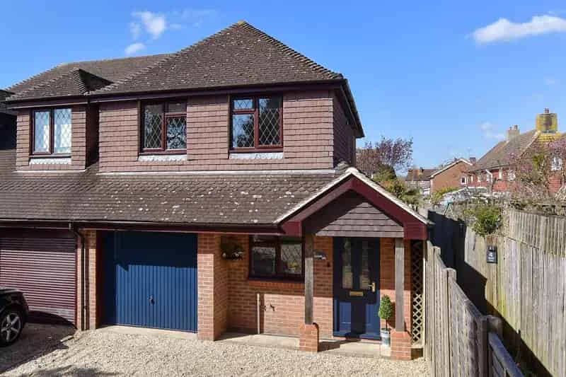 3 Bedroom Semi-Detached House for Sale No Chain