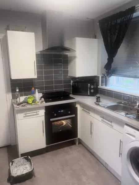 3 Bedroom House in Wyke Large Garden On Street Parking
