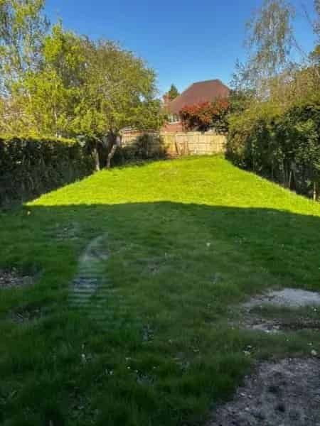 2 Bed Semi Detached House Large Garden Near Family