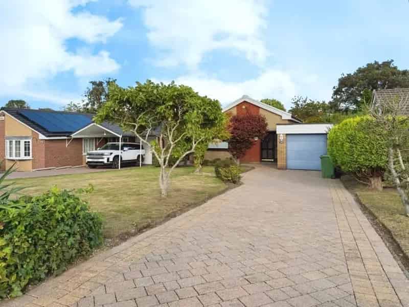 3 bedroom Bungalow
 For Sale