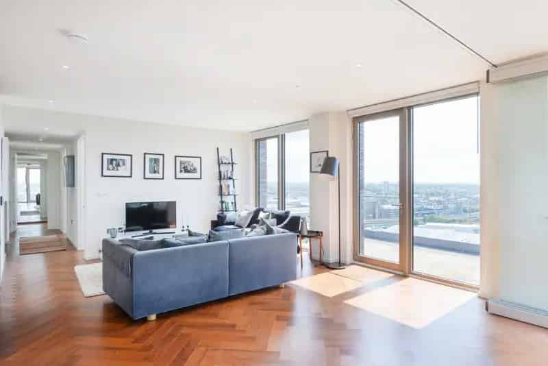 Luxury 3-Bed Apartment in Embassy Gardens with River Thames Views