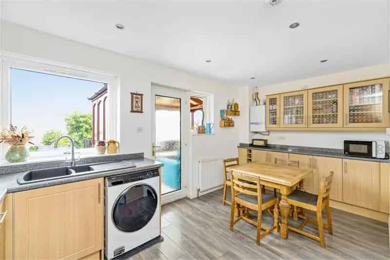 3 Bed End Terraced House with 2 Reception Rooms and Stunning Views