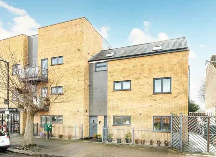 Three Bedroom Modern Apartment - First Time Buyer or Investment