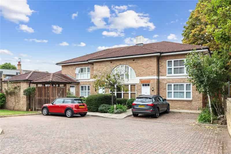 4 Bedroom House in Putney Near River