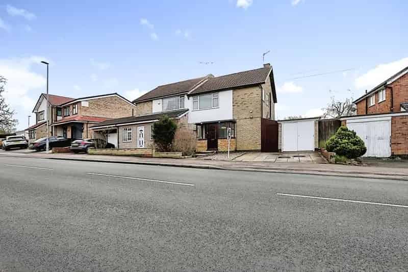 Three Bedroom Family Home in Oadby Near Amenities Schools