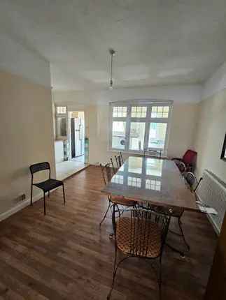 Terraced house to rent in Fishponds Road, Tooting SW17