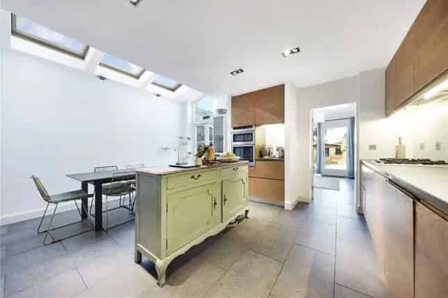 Semi Detached House for Sale in London SW19