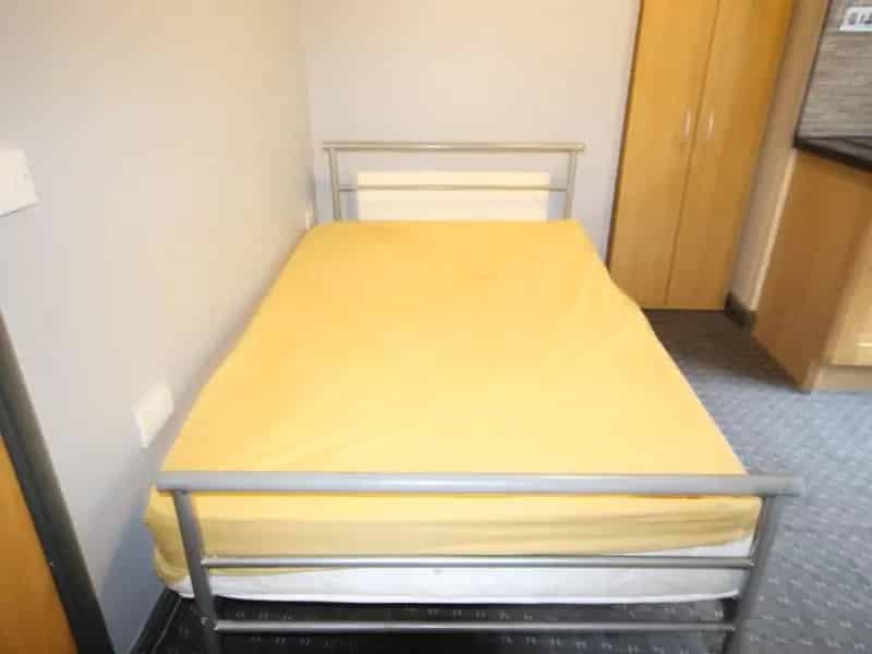 Studio Flat near Bradford University All Bills Included