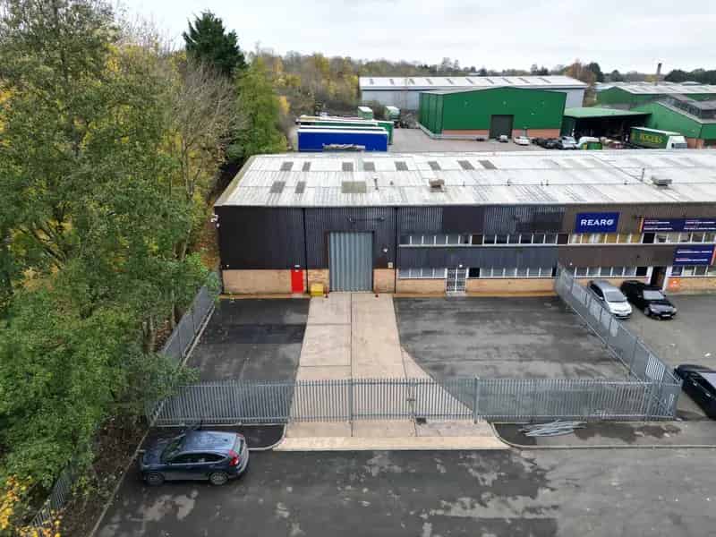 Industrial Warehouse Unit To Let - M1 Motorway Access
