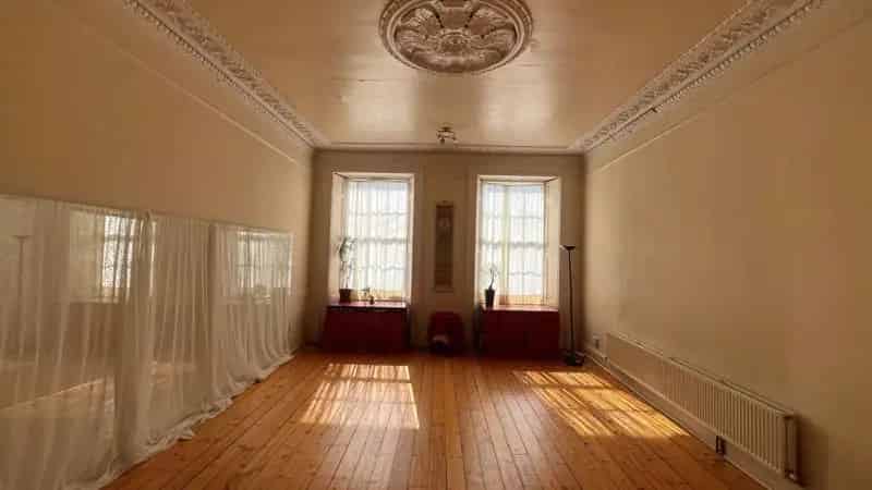 Semi Detached Townhouse with Private Garden and Kitchen Facilities