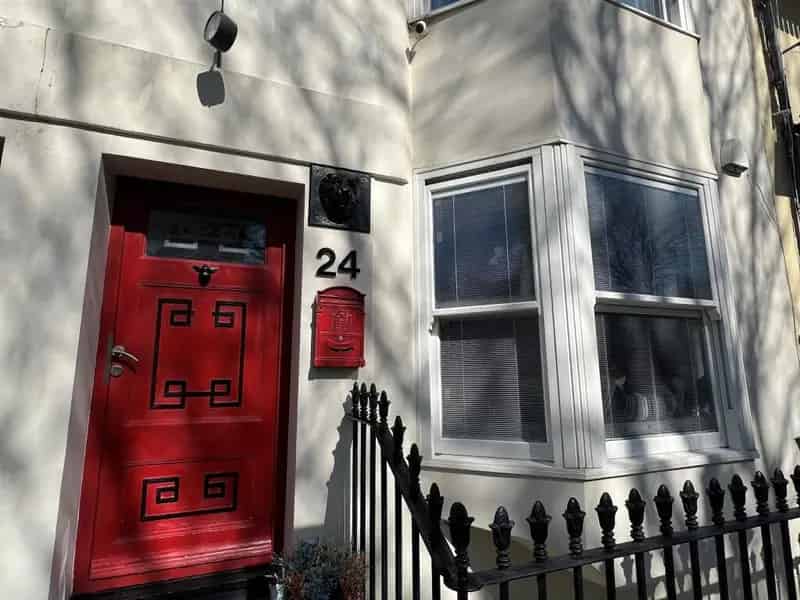 4 Bedroom Townhouse with Self Contained Apartment For Sale