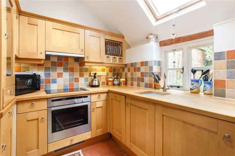 House For Sale in Avebury, England