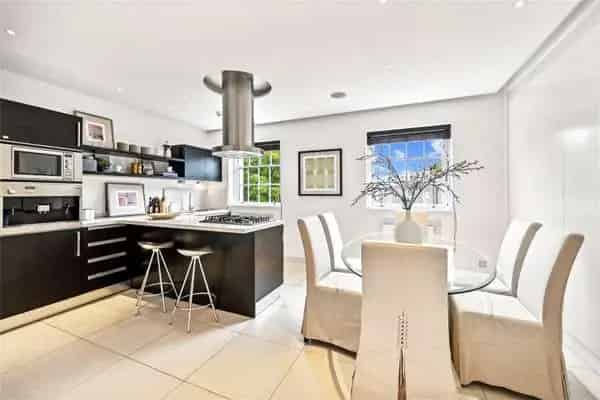 Three Bedroom Apartment in Onslow Square South Kensington