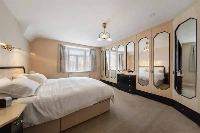 5 Bed Detached House for Sale Near Edgware