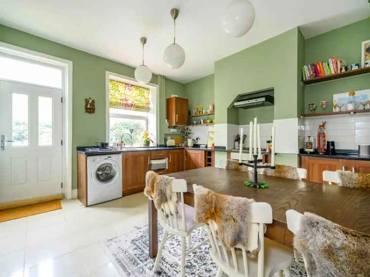 Charming 2-Bed Terraced House Freehold Modern Bathroom Cottage Garden