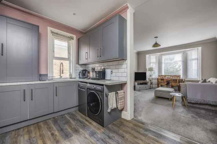 3 Bedroom Flat For Sale in Charminster