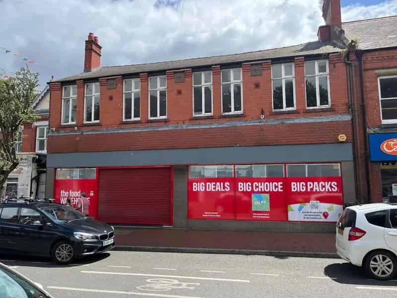 Large Retail Premises to Let Flint 3923-7564 sq ft
