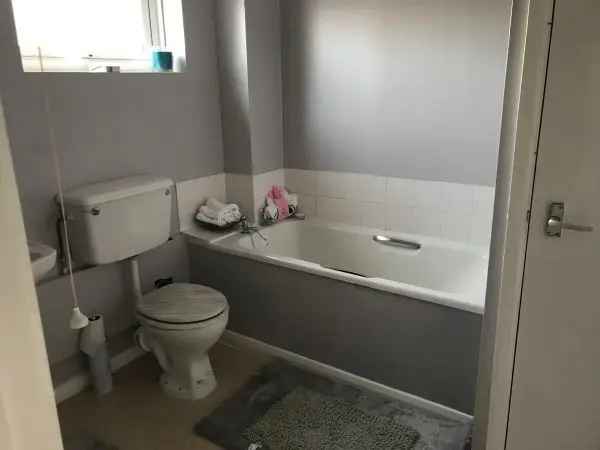 Flat For Rent in Mansfield, England