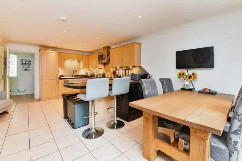 Three Double Bedroom Townhouse South Calne