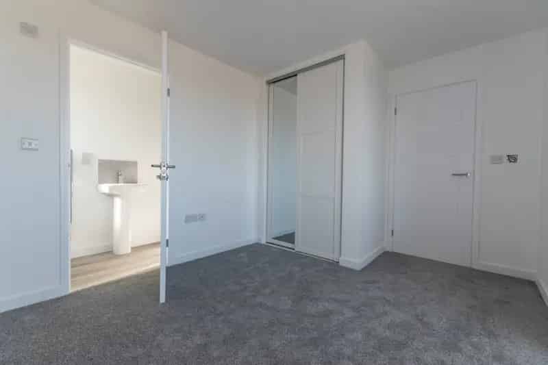 3 Bed Detached House with Open Plan Living and En Suite