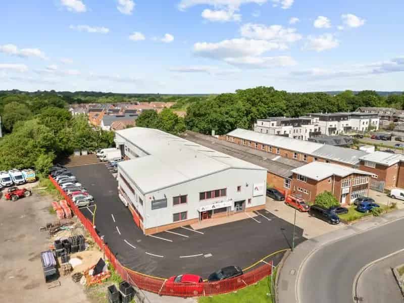 Steel Portal Frame Warehouse with Office Space and Ample Parking