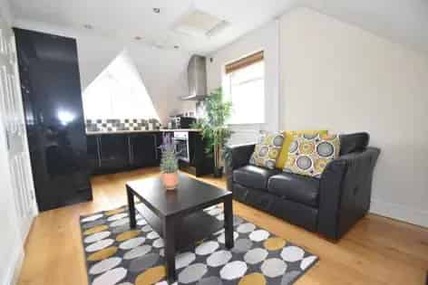 1 Room Flat Cardiff 68m² Available July 21 2025