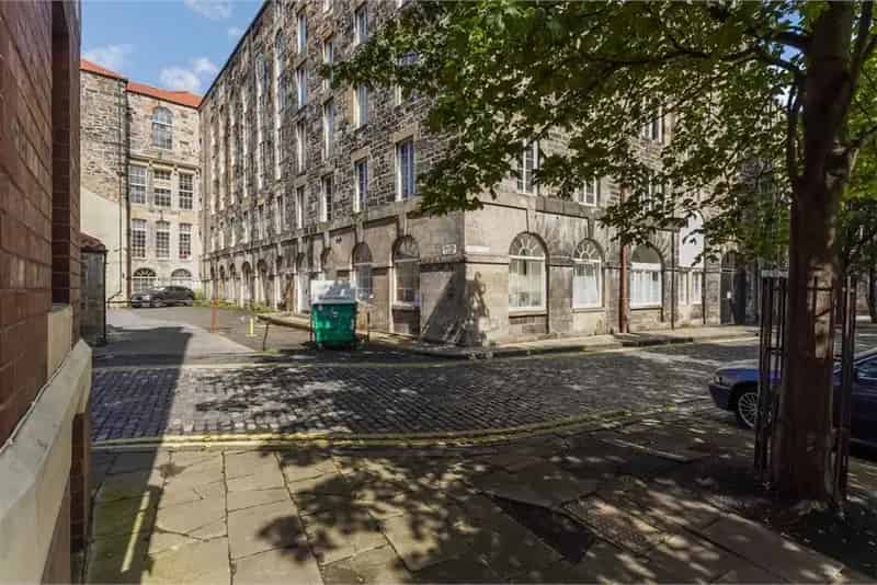 1 Bed Flat Ground Floor Shore Edinburgh Near Ocean Terminal