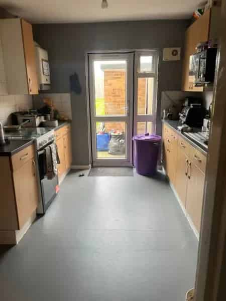 3 Bed House 2 Toilets Quiet Location