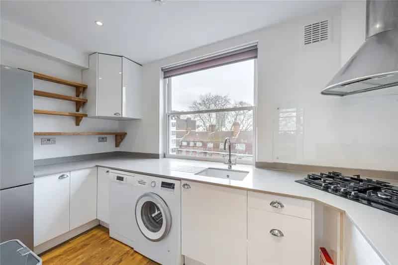 2 Bedroom Apartment St George Square London