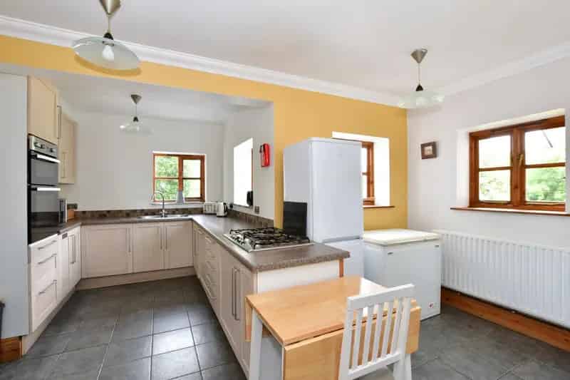 8-Bedroom Victorian House with Annex and Cottage Totland Bay