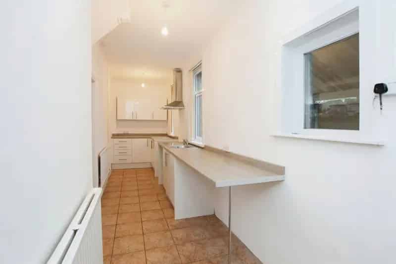 3 Bedroom Semi-Detached House Near Schools and Transport