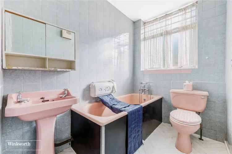 2 Bedroom Apartment Grove Park London 780 sq ft Garage No Onward Chain
