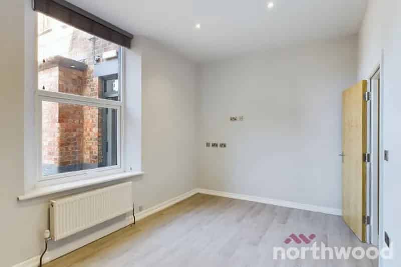 Refurbished 1-Bedroom Apartment Near Wigan Hospital