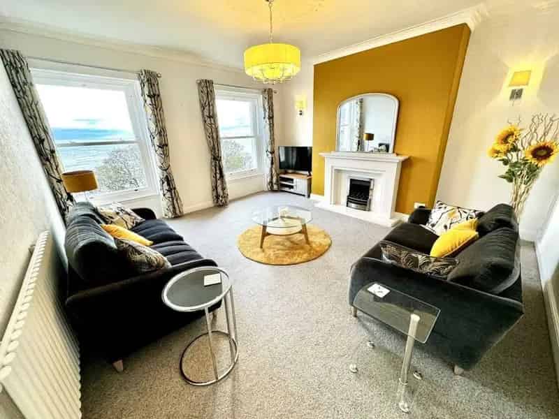 2 Bedroom Flat for Sale Scarborough Sea Views No Onward Chain