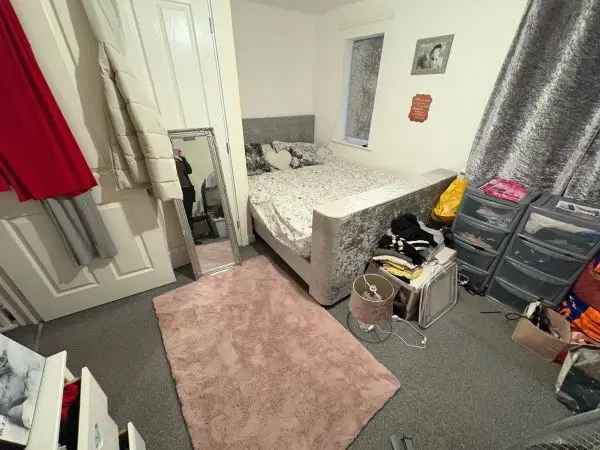 2 Bed Terrace House Near Fareham College and Train Station