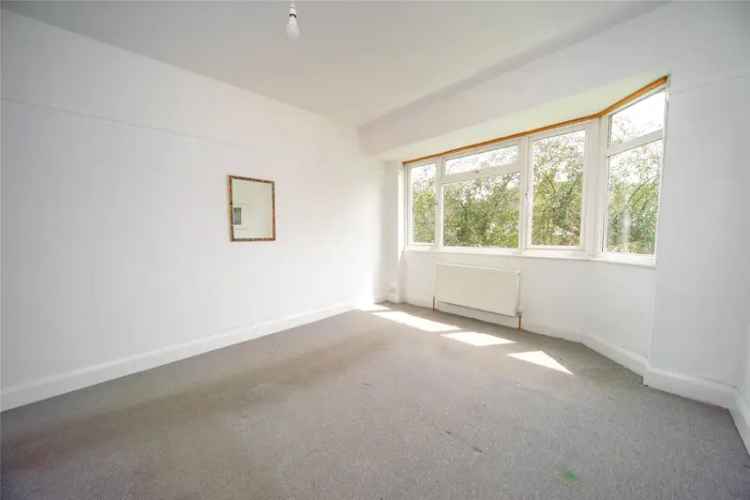 Spacious 2-Bed Flat in Enfield Town Near Station