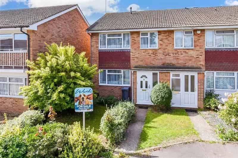 3 Bedroom End Terrace House for Sale Vinters Park