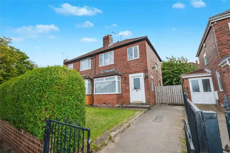 3 Bed Semi-Detached House Near M62 M1 Motorways